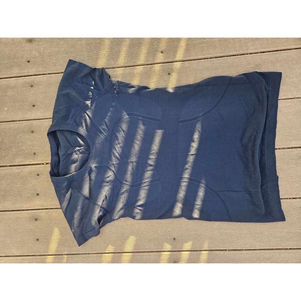 Lululemon Swiftly Tech Waist Length Short Sleeve Tee